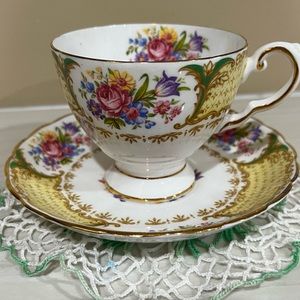 Vintage Tuscan Albany Cup and Saucer Yellow Gold panels